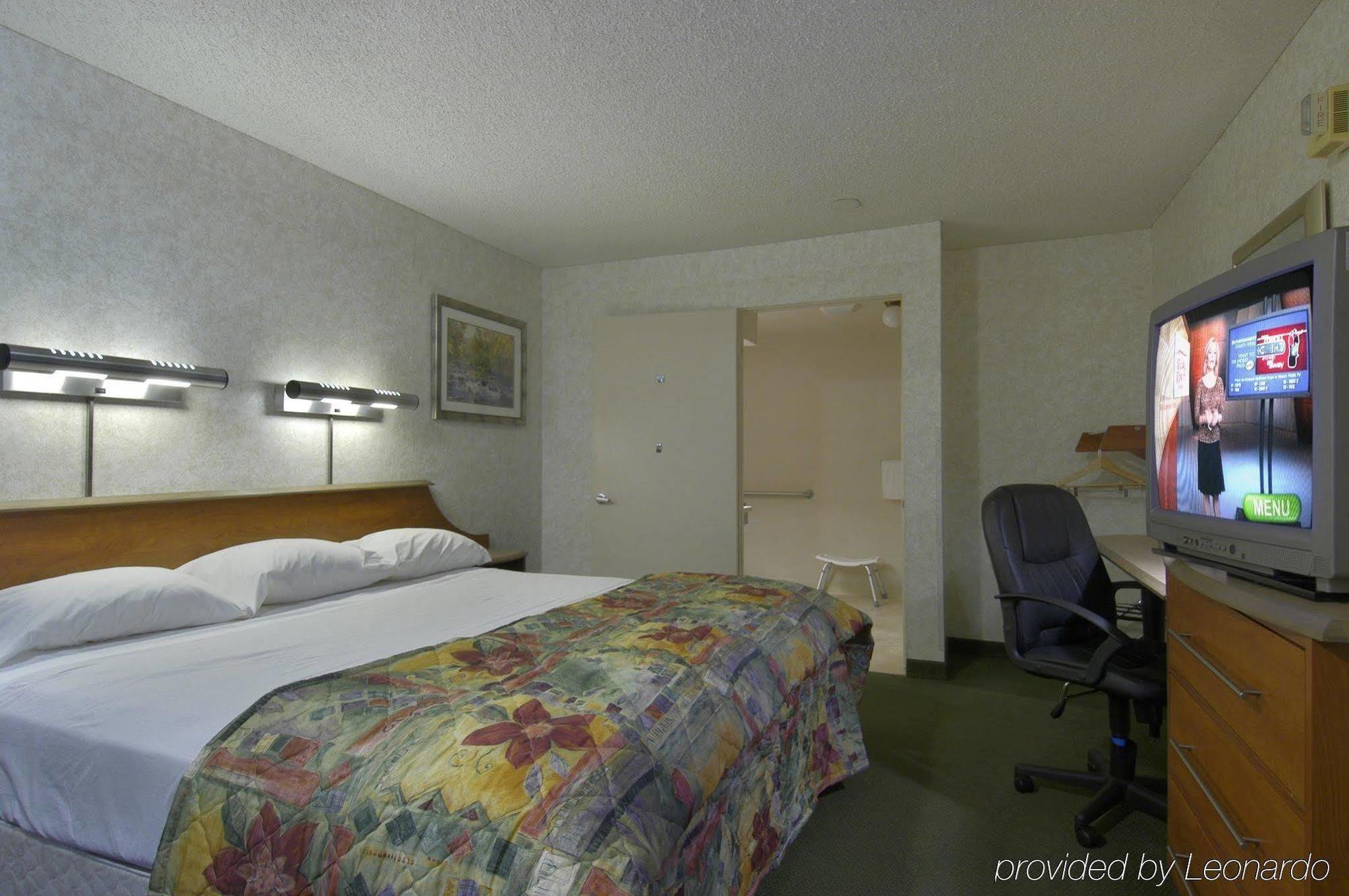 Red Roof Hotel 2*